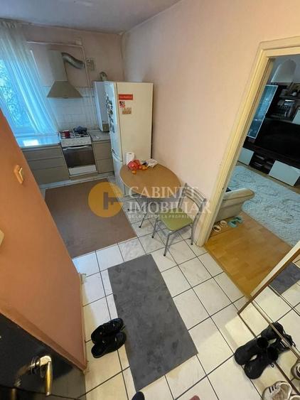 Apartament cu 2 camere semidecomandat, mobilat în Podu Roș