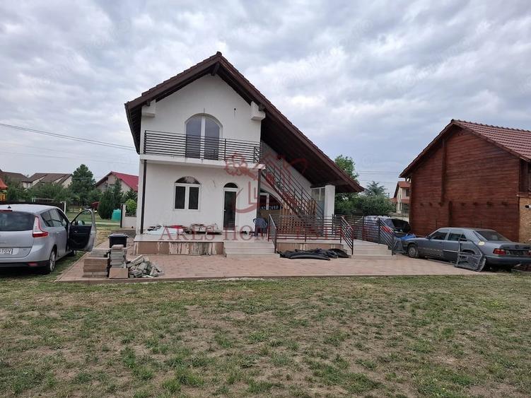 Casă cu 5 camere cu Teren 1000 Mp în Oloșag