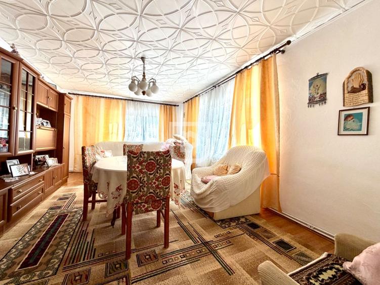 Casă individuală cu 6 camere cu Canalizare în Central