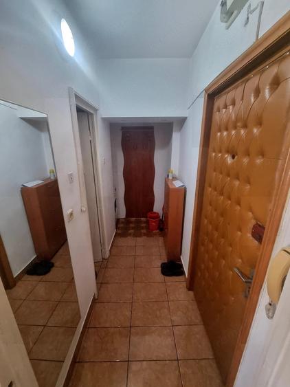 Garsonieră decomandată în Casa de Cultură