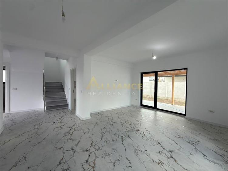 Casă individuală cu 5 camere cu Teren 360 Mp în Berceni