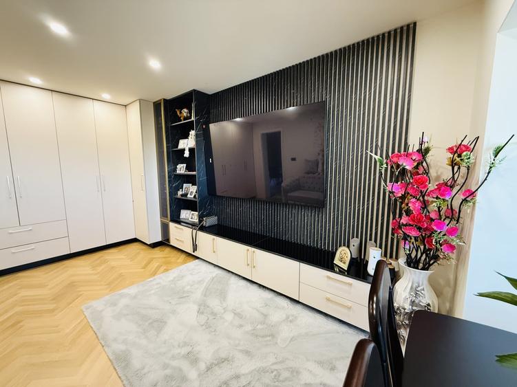 Apartament cu 2 camere decomandat, mobilat în Soarelui