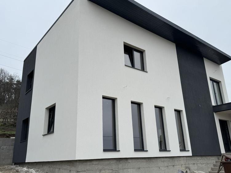 Casă cu 3 camere cu Teren 1620 Mp în Zigoneni