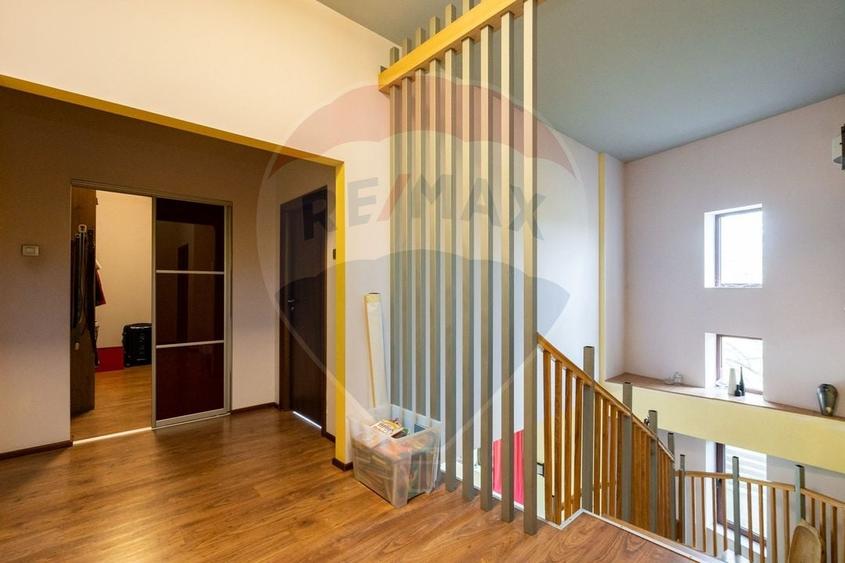 Casă individuală cu 5 camere cu Piscina în Izvorani