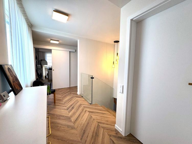 Duplex cu 5 camere cu Canalizare în Florești
