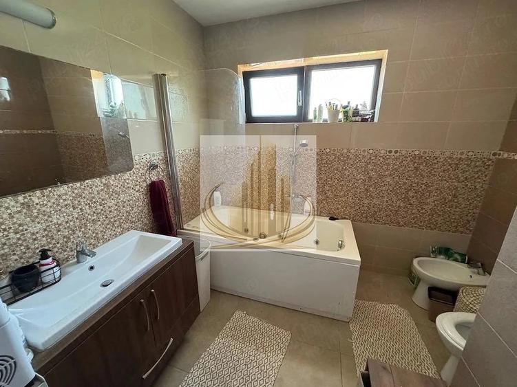 Casă cu 2 camere cu Teren 697 Mp în Săcălaz