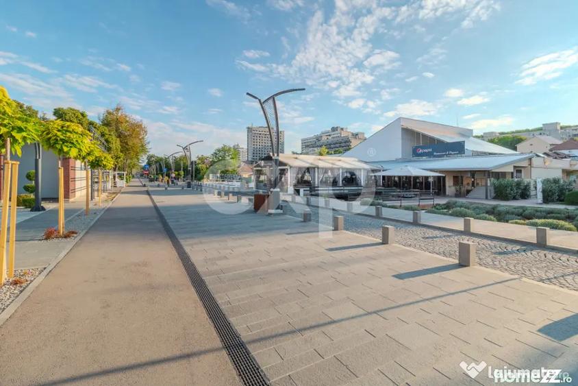 Spațiu comercial, de 530 mp, în Sânmartin