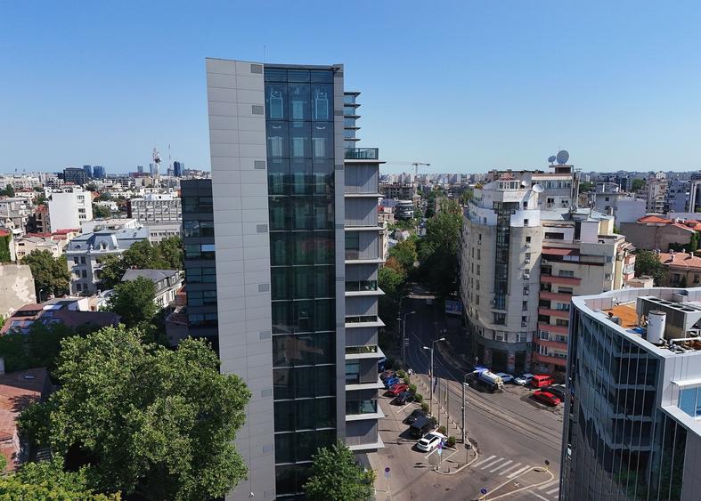 Birou, de 9,250 mp, în Universitate