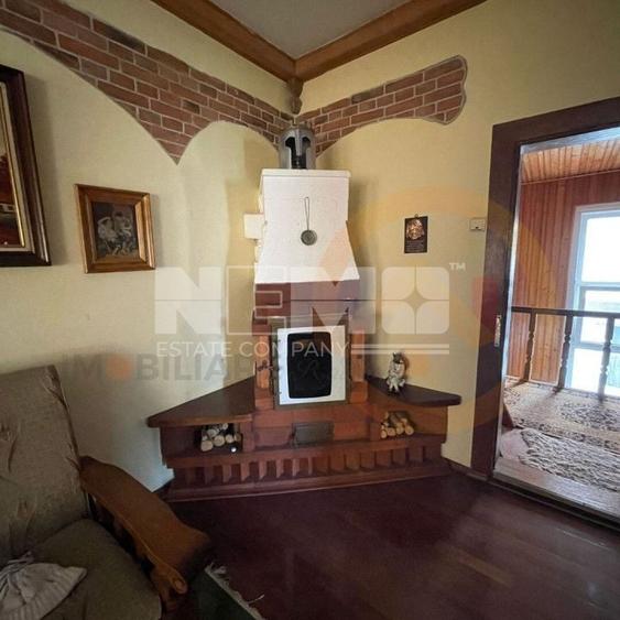 Duplex cu 8 camere cu Canalizare în Central