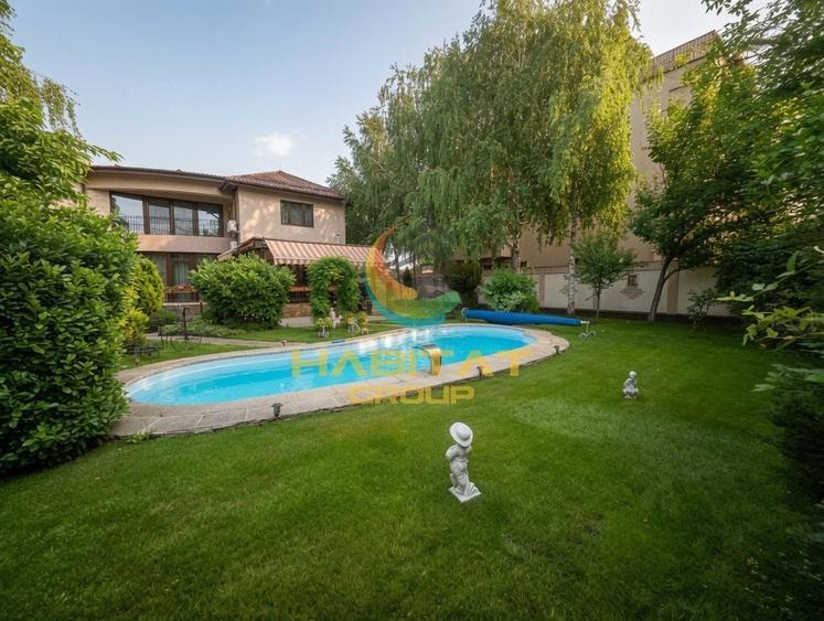 Casă individuală cu 8 camere cu Piscina în Central