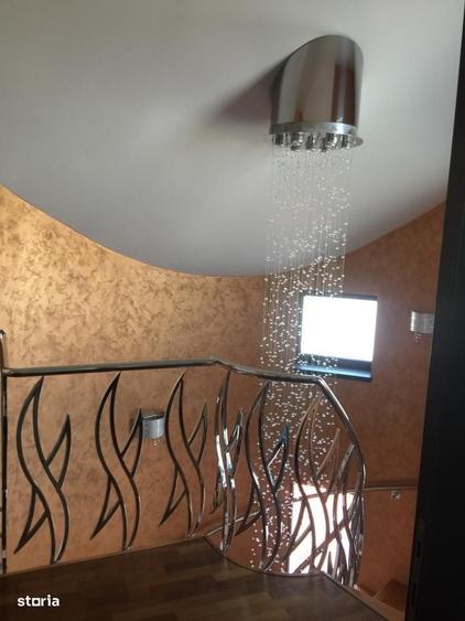 Casă cu 4 camere decomandat în Trivale