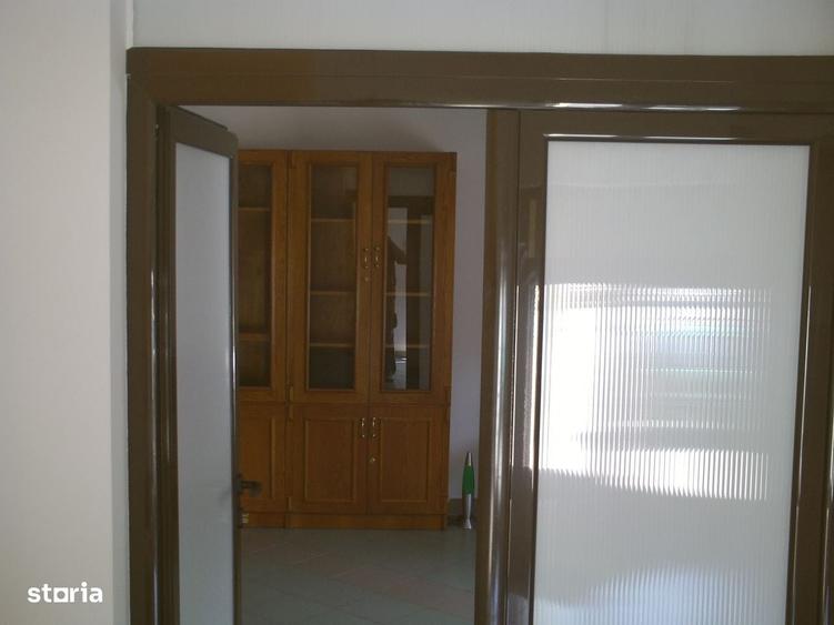 Casa de locuit cu 3 spatii comerciale, zona semicentrala - 12
