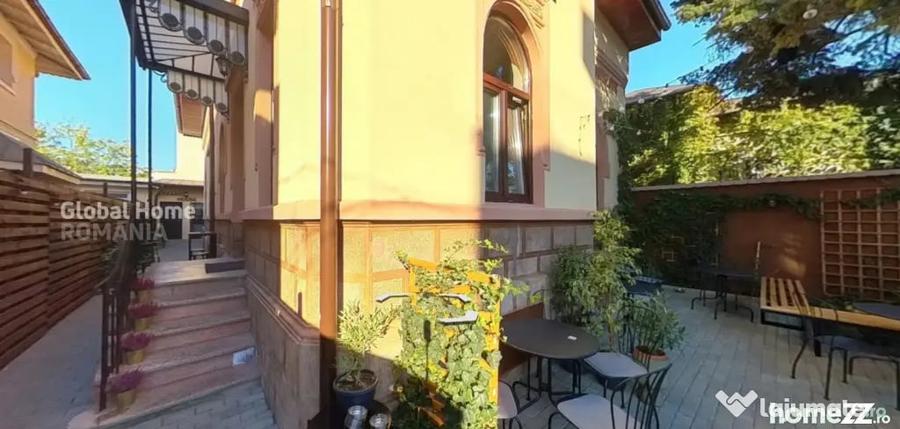 Casă cu 7 camere cu Teren 243 Mp în Tineretului