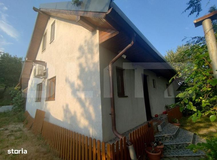 Casă cu 4 camere în Leamna de Sus