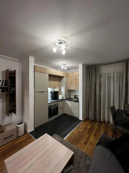 Apartament cu 2 camere decomandat în Tractorul