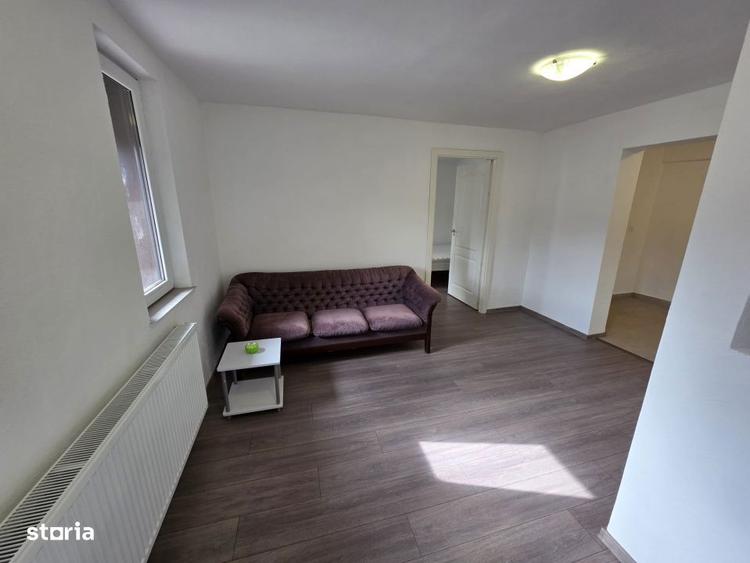 Apartament cu 3 camere semidecomandat în Independenței