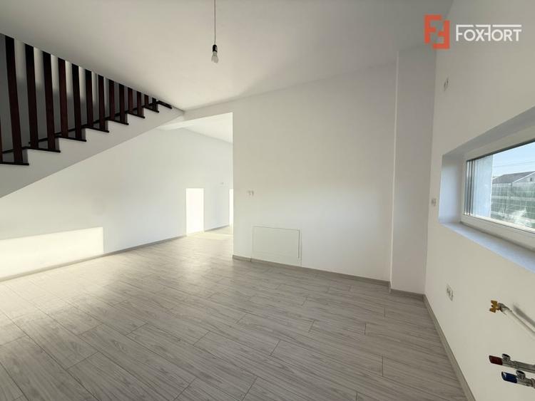Duplex cu 4 camere cu Canalizare în Săcălaz