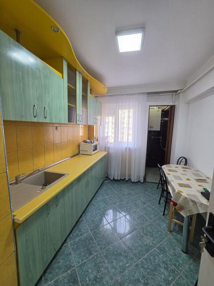 Apartament cu 3 camere decomandat în Găvana