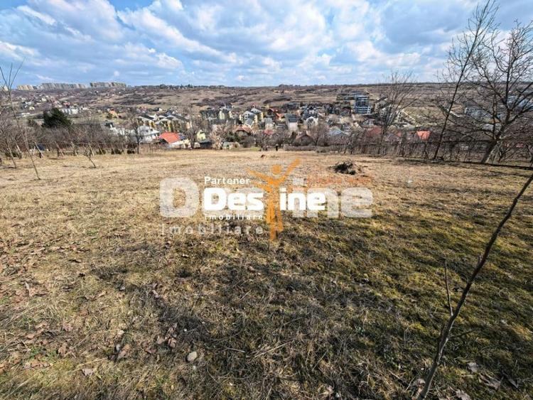 Teren de 3000 mp, în Rediu
