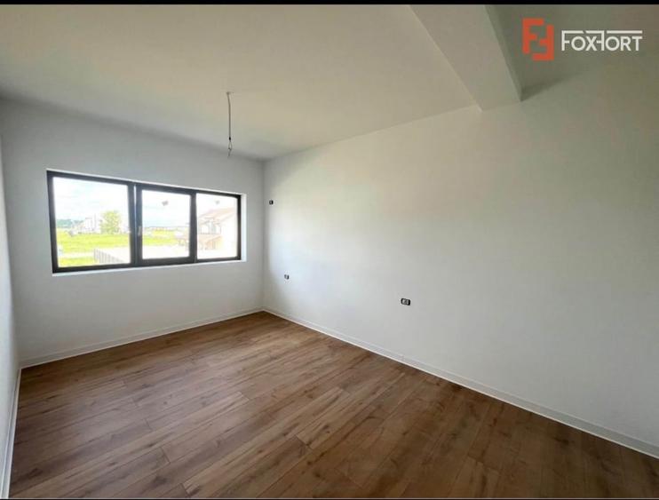 Duplex cu 5 camere cu Canalizare în Moșnița Nouă