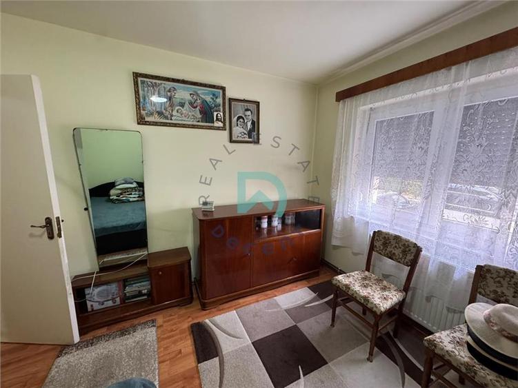 Apartament cu 3 camere decomandat în Astra