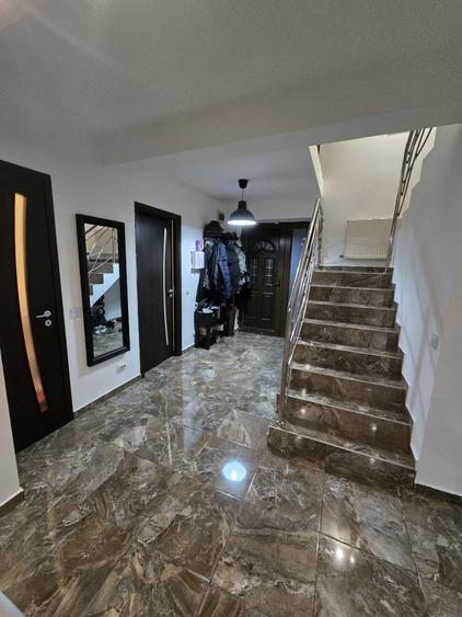 Casă cu 4 camere în Bucium