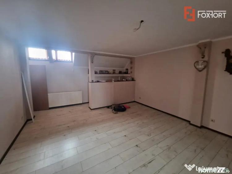 Casă cu 7 camere cu Teren 1500 Mp în Bazoș