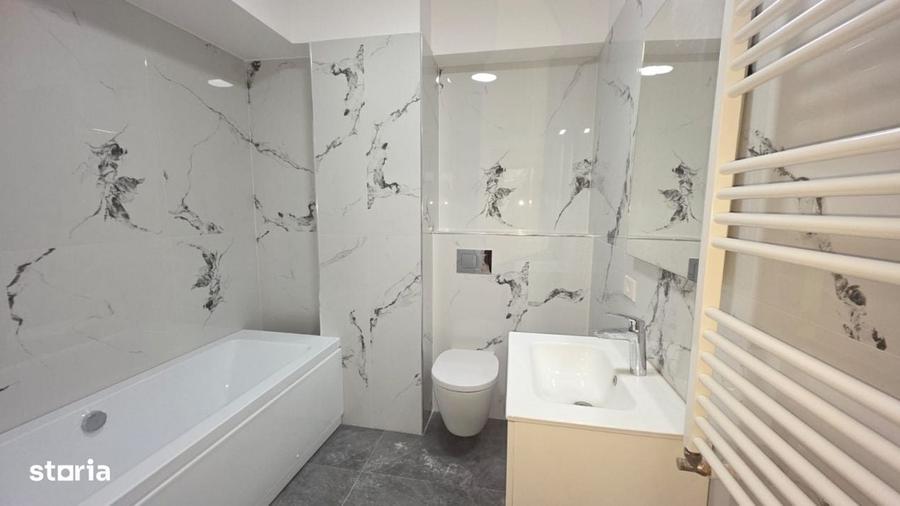 Apartament cu 3 camere semidecomandat în Dămăroaia