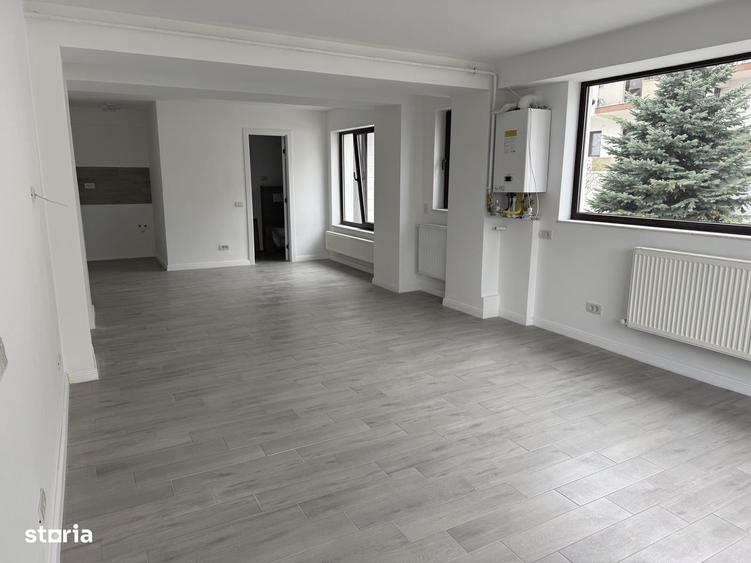 Spațiu comercial, de 470 mp, în Șcheia