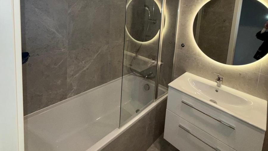 Apartament cu 4 camere semidecomandat, mobilat în Pipera