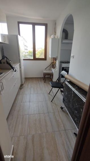 Apartament cu 3 camere decomandat în Drumul Taberei