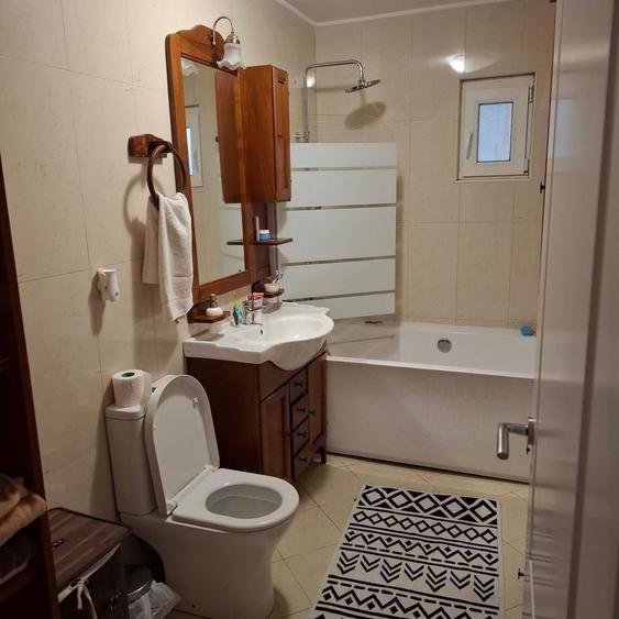 Apartament cu 4 camere decomandat în Cug