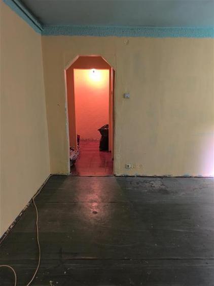 Apartament cu 3 camere semidecomandat în Brâncoveanu