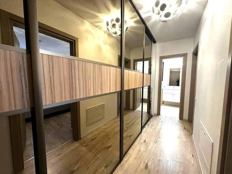 Apartament cu 3 camere semidecomandat, mobilat în Băneasa