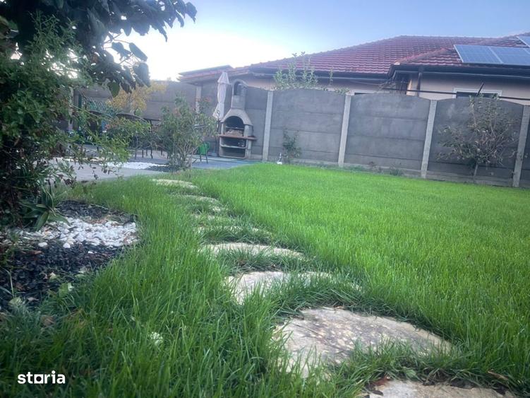 Casă cu 5 camere cu Teren 800 Mp în Săcălaz