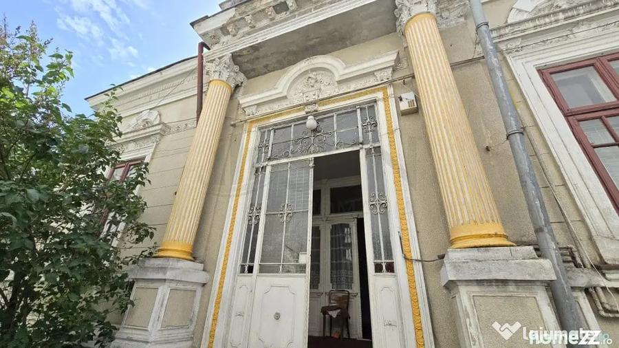 Casă cu 7 camere cu Teren 307 Mp în Victoriei