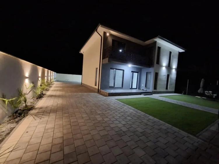 Casă cu 4 camere în Central