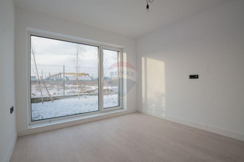 Vanzare apartament de lux cu 4 camere, curte de 279 mp in Pallady - 20