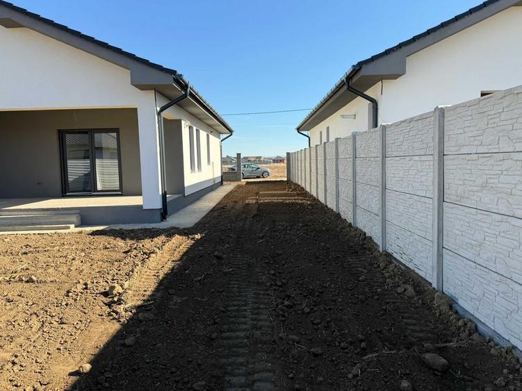 Casă cu 4 camere în Sântandrei