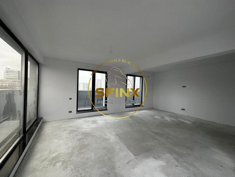 Penthouse cu 6 camere decomandat în Mihai Bravu