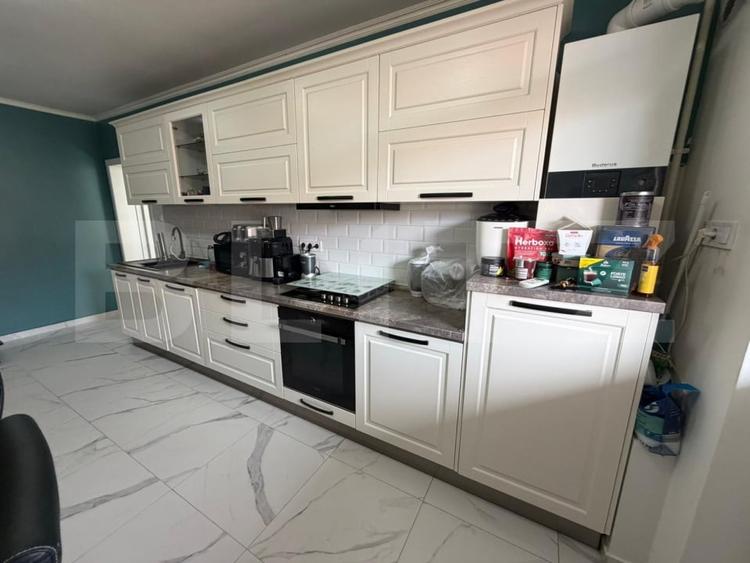 Apartament cu 3 camere decomandat, mobilat în Central