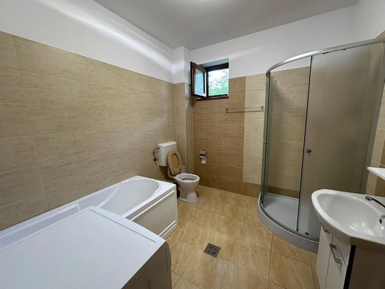 Apartament cu 3 camere semidecomandat în Calea Dumbrăvii