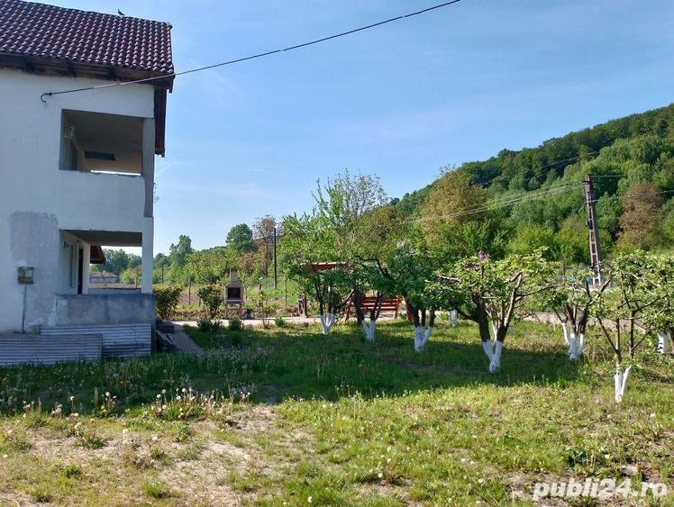 Casă cu 4 camere cu Teren 1000 Mp în Vulcan