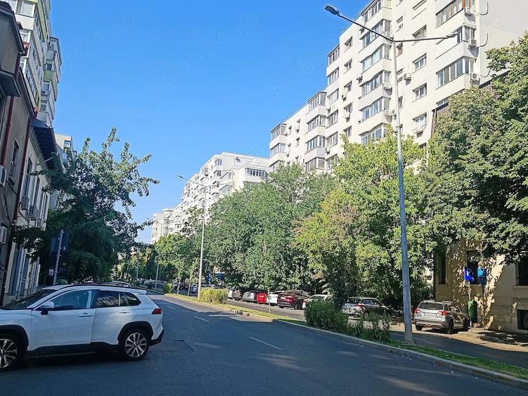 Apartament cu 2 camere decomandat în Victoriei