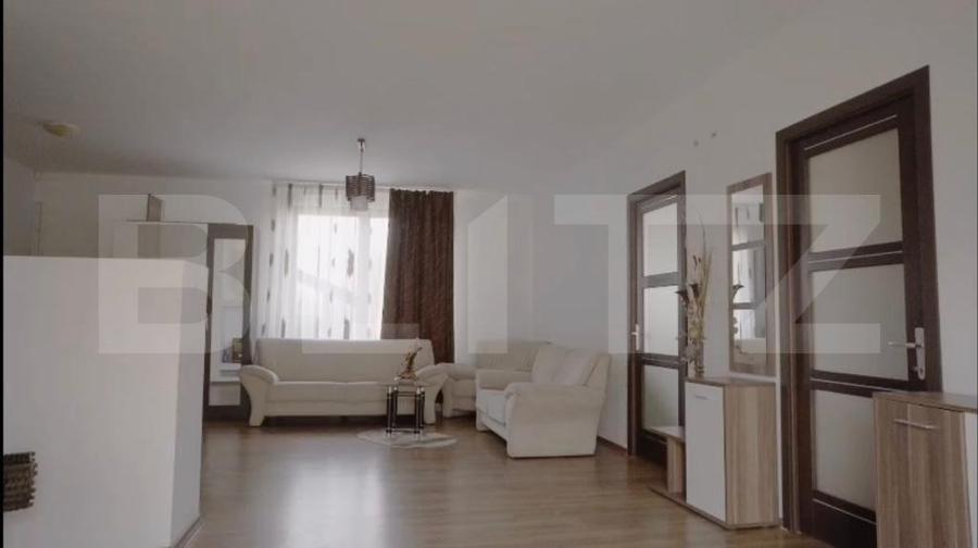 Casă individuală cu 12 camere cu Garaj în Reghin
