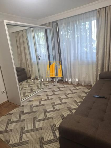 Apartament cu 3 camere semidecomandat în Craiovei