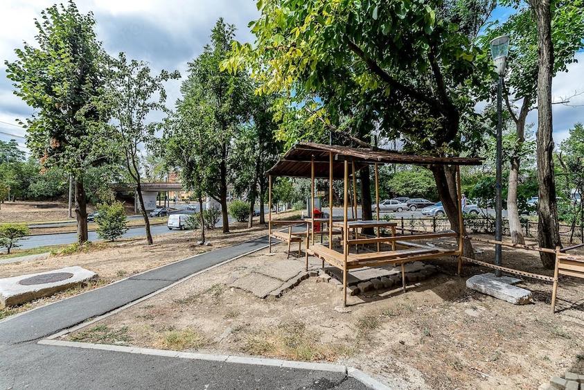 Apartament cu 4 camere decomandat în Micălaca