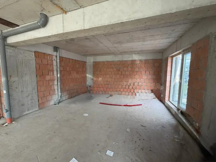 Spațiu comercial, de 103.69999694824 mp, în Tunari