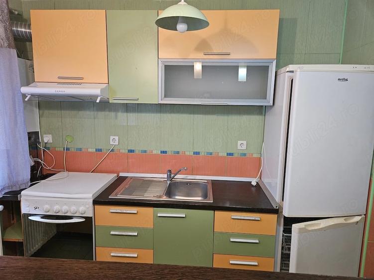 Apartament cu 3 camere semidecomandat în George Enescu