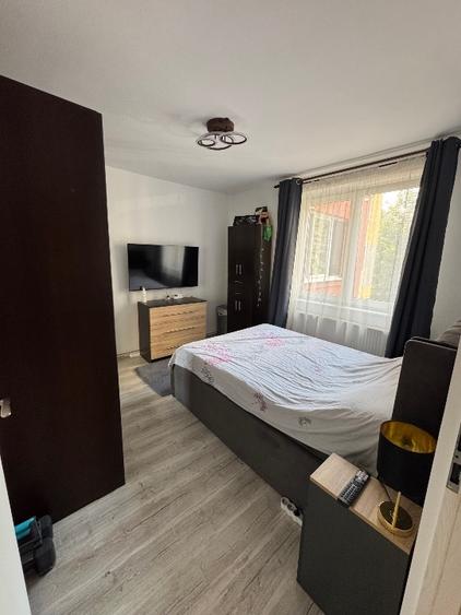 Apartament cu 2 camere semidecomandat, mobilat în Vlahuță